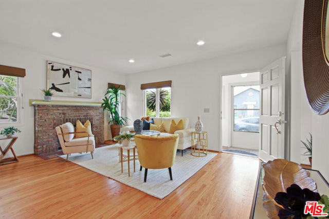 4352 Lyceum Avenue, Los Angeles CA: https://media.crmls.org/mediaz/e3ad4bd7-ee78-4e7f-aaaa-b72587b8e17f.jpg