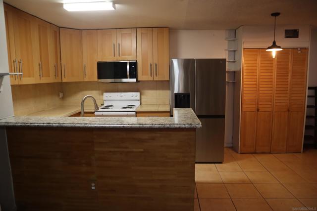 Image 22 of 41 For 3549 Castle Glen Dr  119