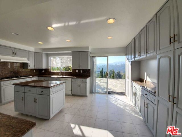 Drew Fenton | 911 TEAKWOOD Road Los Angeles CA | MLS: 7347520