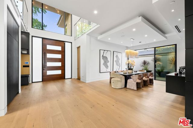 14812 Morrison Street, Sherman Oaks CA: https://media.crmls.org/mediaz/e3adfbf1-e8b2-4468-96b2-640460fdd67c.jpg