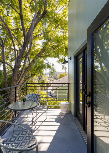 Detail Gallery Image 14 of 30 For 4947 Stratford Rd, Los Angeles,  CA 90042 - 5 Beds | 2 Baths