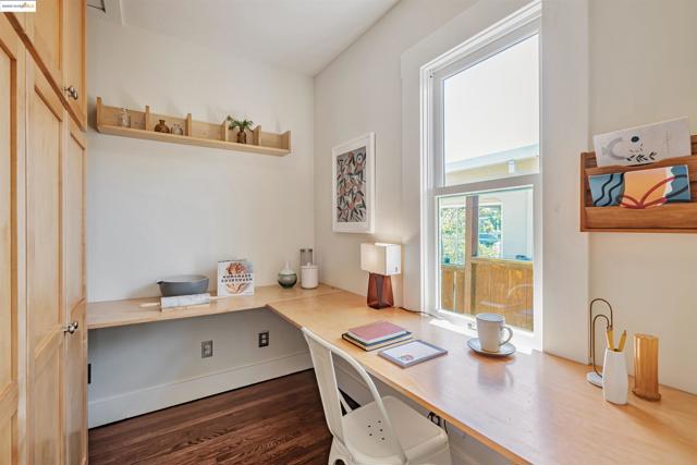 906 Carmel Ave, Albany CA: https://media.crmls.org/mediaz/e3aed754-039d-460d-9fba-bb8eff6f5edb.jpg