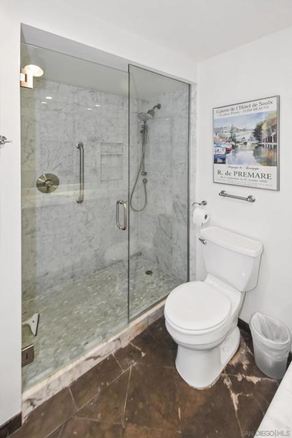 Image 15 of 27 For 1770 Avenida Del Mundo  Unit #1007