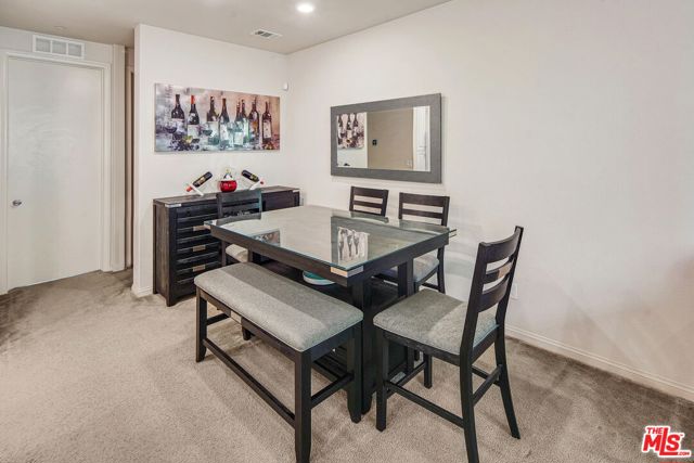 14122 W Willow Lane, Van Nuys CA: https://media.crmls.org/mediaz/e3af350f-2f17-49be-9b8c-d11fdedd825e.jpg