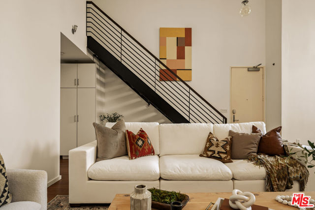 7062 Hawthorn Avenue, Los Angeles CA: https://media.crmls.org/mediaz/e3af54d2-eaf0-46c9-ae0c-2fa40b7af43b.jpg