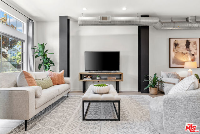 5350 Playa Vista Drive, Playa Vista CA: https://media.crmls.org/mediaz/e3afa5ff-e603-4486-84bd-22d96320df5b.jpg