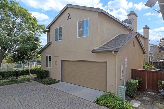 1670 Grasshopper Ln, Chula Vista CA: https://media.crmls.org/mediaz/e3afc3f4-1564-463e-a21b-300ac8623e87.jpg
