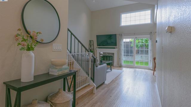 37076 Saint Edwards St, Newark CA: https://media.crmls.org/mediaz/e3b002ac-4a2f-45e0-b1a5-83e5b51c839c.jpg