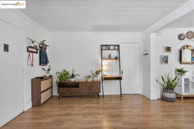 3148 Sylvan Ave, Oakland CA: https://media.crmls.org/mediaz/e3b04649-e278-46ed-a9c8-e0f87060968a.jpg