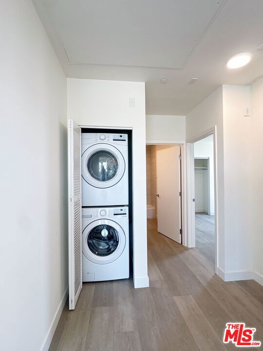 1106 S Kenmore Avenue, Los Angeles CA: https://media.crmls.org/mediaz/e3b05057-74cd-4922-b2c8-29daae1c8748.jpg