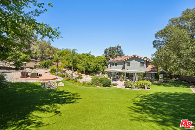 2084 Hopewell Court, Thousand Oaks CA: https://media.crmls.org/mediaz/e3b056a4-94d9-45a6-becb-b82a851b0b81.jpg