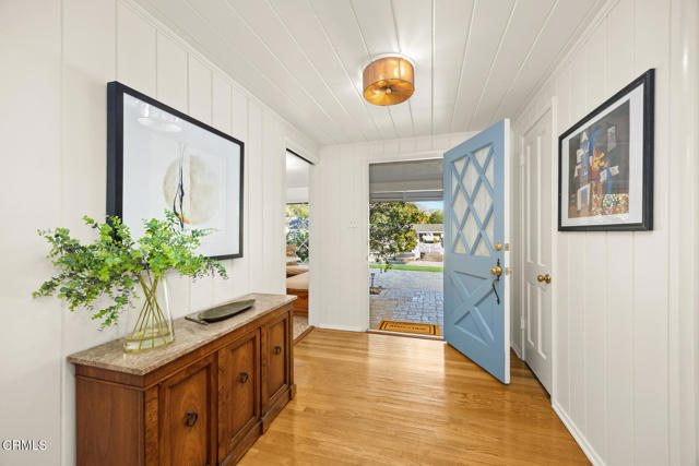 4929 Oakwood Avenue, La Canada Flintridge CA: https://media.crmls.org/mediaz/e3b1f9ec-6c4b-42b7-aa3a-b94b97fb2b07.jpg
