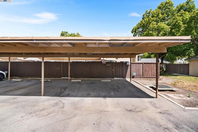 2658 Oliver Dr, Hayward CA: https://media.crmls.org/mediaz/e3b24f15-046f-46cc-9b29-d690d33ab372.jpg