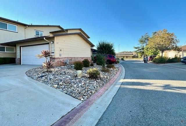 1047 Bret Knoll Court, San Jose CA: https://media.crmls.org/mediaz/e3b260eb-01fd-443d-8a76-d961941efc13.jpg