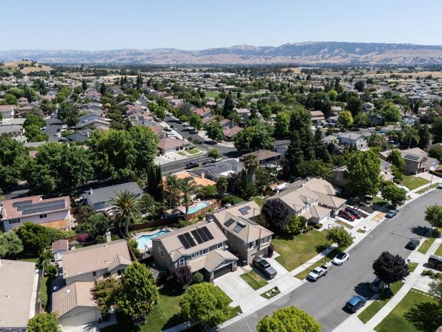 1417 Briarberry Lane, Gilroy CA: https://media.crmls.org/mediaz/e3b28a8d-93c1-4dc4-85f9-08ee070de30b.jpg