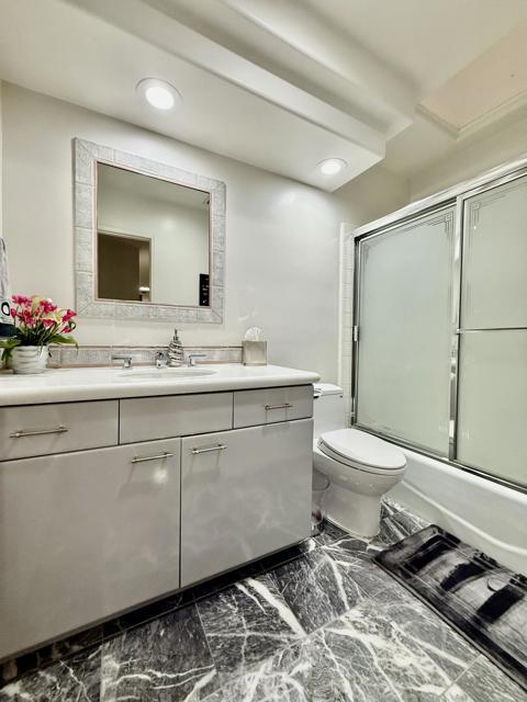 Image 21 of 35 For 49145 Quercus Lane