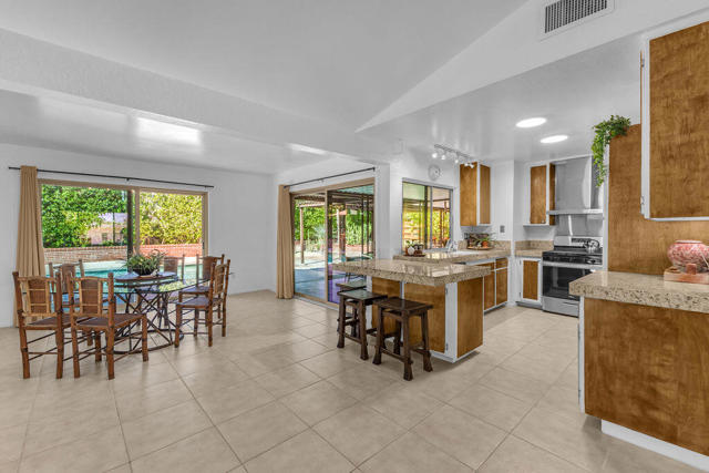 71521 Halgar Road, Rancho Mirage CA: https://media.crmls.org/mediaz/e3b32fe1-b873-42bb-b816-f111dba0967f.jpg