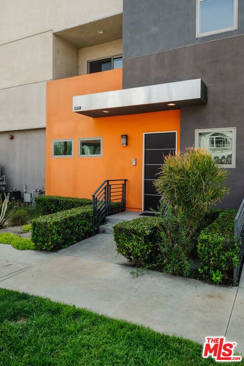 6072 Pickford Street, Los Angeles CA: https://media.crmls.org/mediaz/e3b34fe1-3a99-49dd-91c2-c6ce3457eecc.jpg
