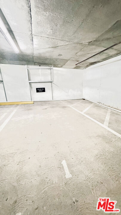 https://media.crmls.org/mediaz/e3b45d56-3061-43fe-aaa5-45193079da37.jpg?preset=X-Large