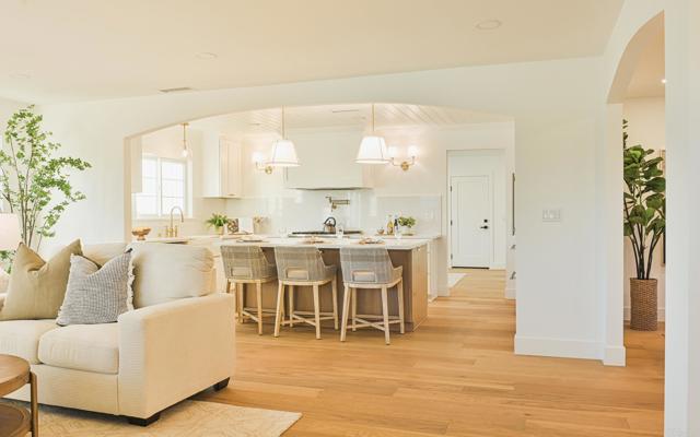 Detail Gallery Image 2 of 63 For 1045 Tarento Dr, San Diego,  CA 92107 - 4 Beds | 4 Baths