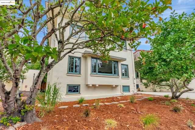 971 Santa Barbara Rd, Berkeley CA: https://media.crmls.org/mediaz/e3b58d86-2823-4788-a4b0-493df322bbb4.jpg