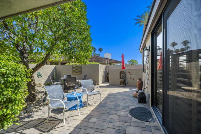 5 Seton Court, Rancho Mirage CA: https://media.crmls.org/mediaz/e3b5b471-52d9-4883-92e6-6fb2c3b46f31.jpg