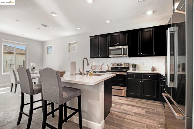 102 Coral St, Brentwood CA: https://media.crmls.org/mediaz/e3b5be2e-6694-4352-906d-3843e30c2e06.jpg