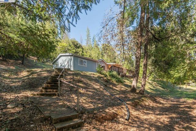 430 Bridge Rd, Douglas City CA: https://media.crmls.org/mediaz/e3b6408c-3365-4fe2-948a-fb0f17c17d37.jpg