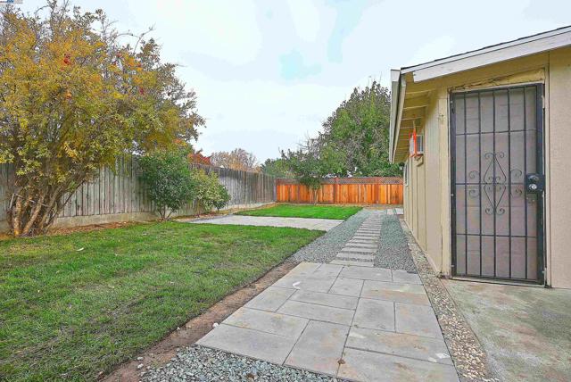 974 Walnut Dr, Oakley CA: https://media.crmls.org/mediaz/e3b70643-a711-4409-a30f-f33ab394bb7a.jpg