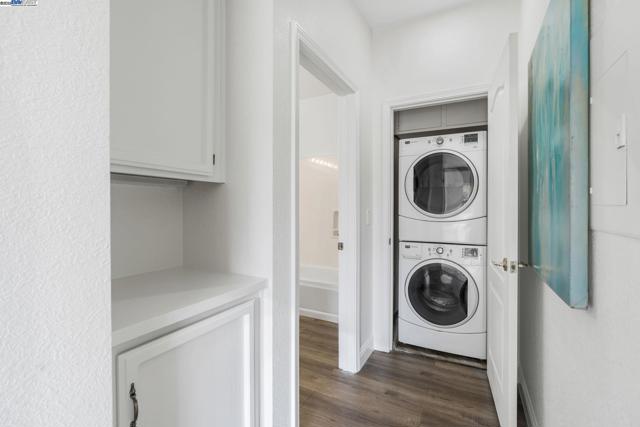5648 Belleza Dr, Pleasanton CA: https://media.crmls.org/mediaz/e3b72860-1cf2-4756-9912-4b18661079c6.jpg