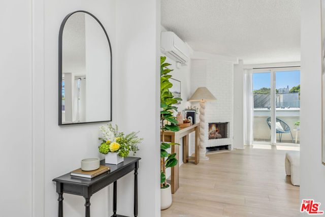 930 3rd Street, Santa Monica CA: https://media.crmls.org/mediaz/e3b76fab-4b0f-4227-bd4c-b1d21ece472c.jpg