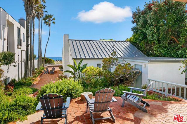 30830 Broad Beach Road, Malibu CA: https://media.crmls.org/mediaz/e3b7c8d6-17a6-4245-897b-6ba69ad823c9.jpg