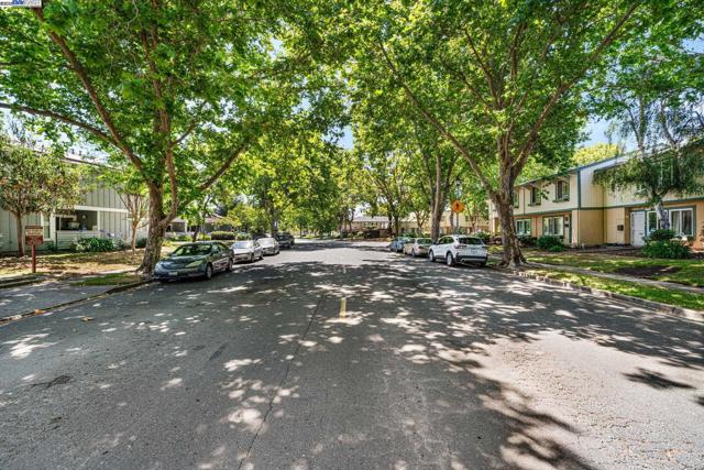2658 Oliver Dr, Hayward CA: https://media.crmls.org/mediaz/e3b7ea5d-eec1-4438-8743-cb268e9b6eae.jpg