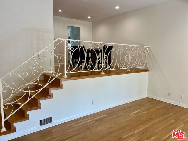 1586 Palisades Drive, Pacific Palisades CA: https://media.crmls.org/mediaz/e3b8622c-1694-450e-8c5d-2b1a06b98d8a.jpg