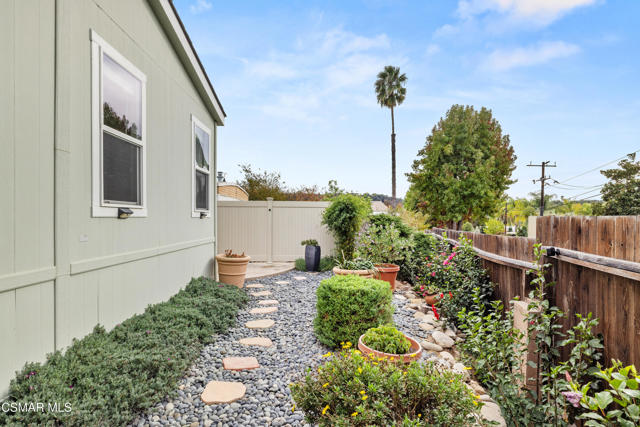 1202 Loma Drive, Ojai CA: https://media.crmls.org/mediaz/e3b8d4fd-90a6-4d7d-83db-19961be9cc1c.jpg