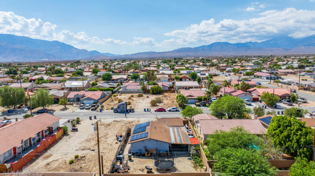 13576 La Mesa Drive, Desert Hot Springs CA: https://media.crmls.org/mediaz/e3b99a65-7bbd-4e49-80b8-7cce27864567.jpg