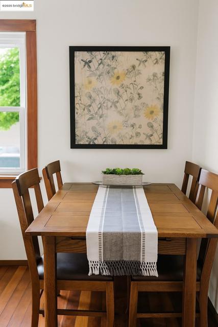 1130 Derby St, Berkeley CA: https://media.crmls.org/mediaz/e3b9e4b7-b18f-48d4-a61f-23942aeeed17.jpg