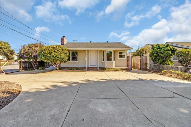 1440 Contra Costa Street, Seaside CA: https://media.crmls.org/mediaz/e3b9f9eb-9938-4038-9e42-e6a1abcf841d.jpg