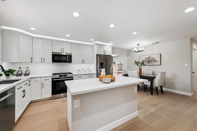 4531 Harper Ct, Pleasanton CA: https://media.crmls.org/mediaz/e3ba2c35-f41c-4366-8546-90cab8cff415.jpg