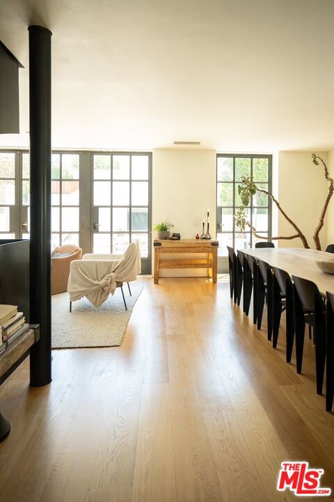 546 N Mccadden Place, Los Angeles CA: https://media.crmls.org/mediaz/e3ba4175-04b0-4397-88d3-7c4538490361.jpg