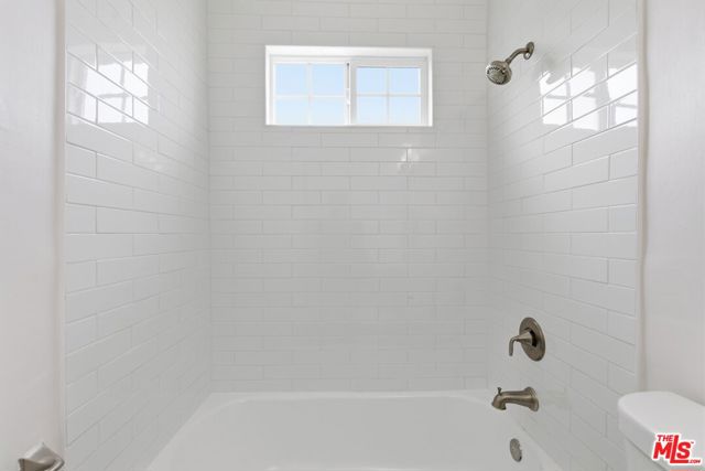 8613 W Olympic Boulevard, Los Angeles CA: https://media.crmls.org/mediaz/e3ba6f8b-f6ba-4dd9-b2d4-ee302ac0e77e.jpg