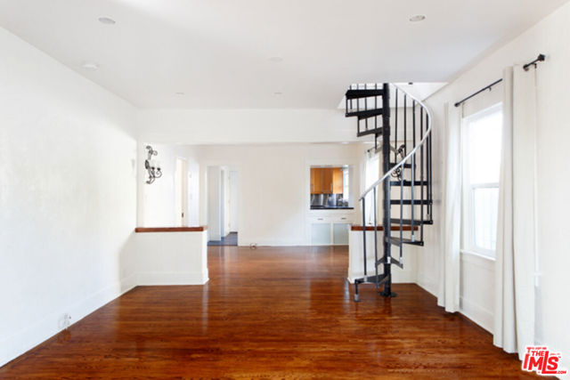 547 Brooks Avenue, Venice CA: https://media.crmls.org/mediaz/e3bb1465-e585-4962-be13-7d915ba79970.jpg