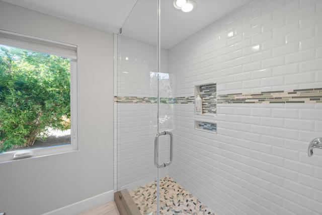 39060 Kilimanjaro Court, Palm Desert CA: https://media.crmls.org/mediaz/e3bb27e4-8845-4d21-8867-c5472261c945.jpg