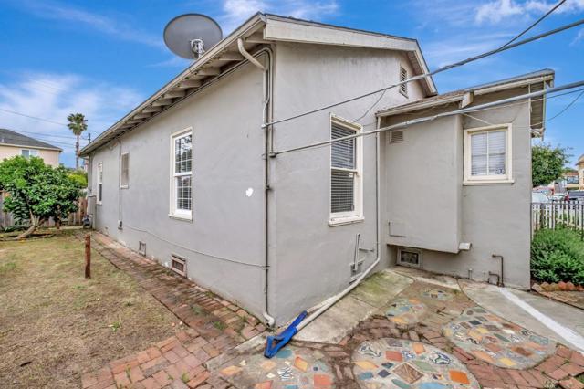 133 Trafton Street, Watsonville CA: https://media.crmls.org/mediaz/e3bb29a0-5f76-472c-99eb-477a9df78a3c.jpg