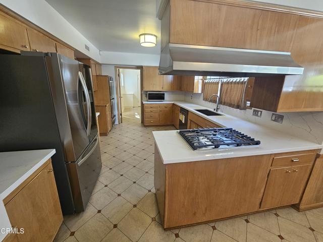 Detail Gallery Image 7 of 27 For 1404 Shady Glen Rd, Glendale,  CA 91208 - 4 Beds | 3 Baths