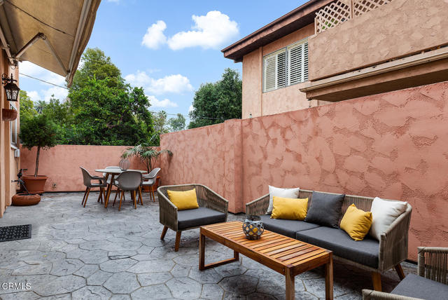 1200 S Orange Grove Boulevard, Pasadena CA: https://media.crmls.org/mediaz/e3bb3fad-4b74-42f4-8013-a50d1565b9be.jpg