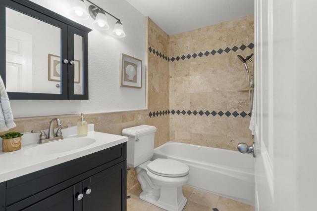 873 Boardwalk Place,  CA: https://media.crmls.org/mediaz/e3bb6ae1-46da-4bf7-a7bf-6d2bd89a8ca6.jpg
