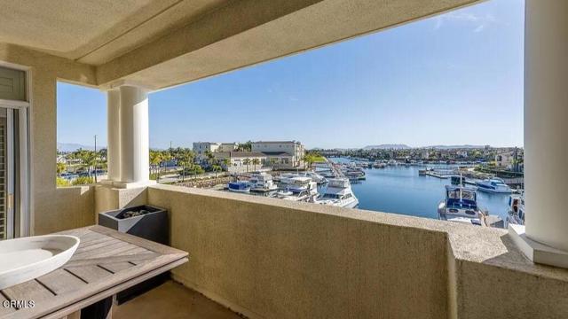 4346 Tradewinds Drive, Oxnard CA: https://media.crmls.org/mediaz/e3bb96e2-fa6a-4849-843f-fd04a15ad2a7.jpg