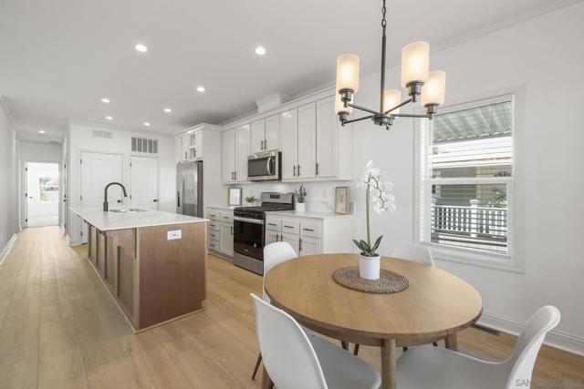 7025 San Bartolo St, Carlsbad CA: https://media.crmls.org/mediaz/e3bc16d6-9598-4c52-ba7d-05d727e4718a.jpg