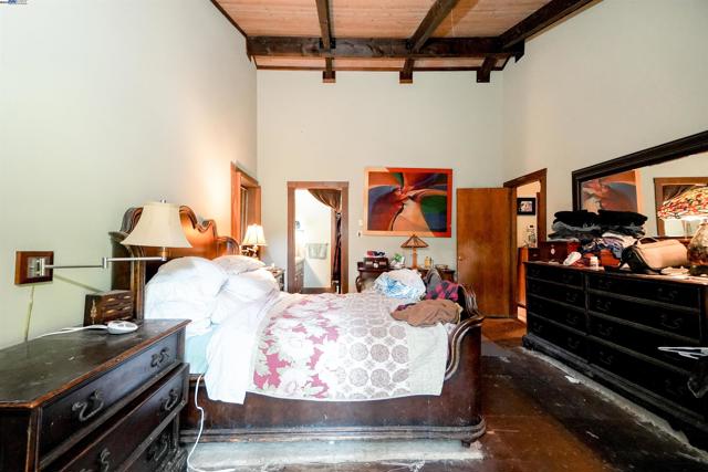 21 Red Rock Way, San Rafael CA: https://media.crmls.org/mediaz/e3bc2471-dd77-441a-ac52-a99bdbb6cb19.jpg